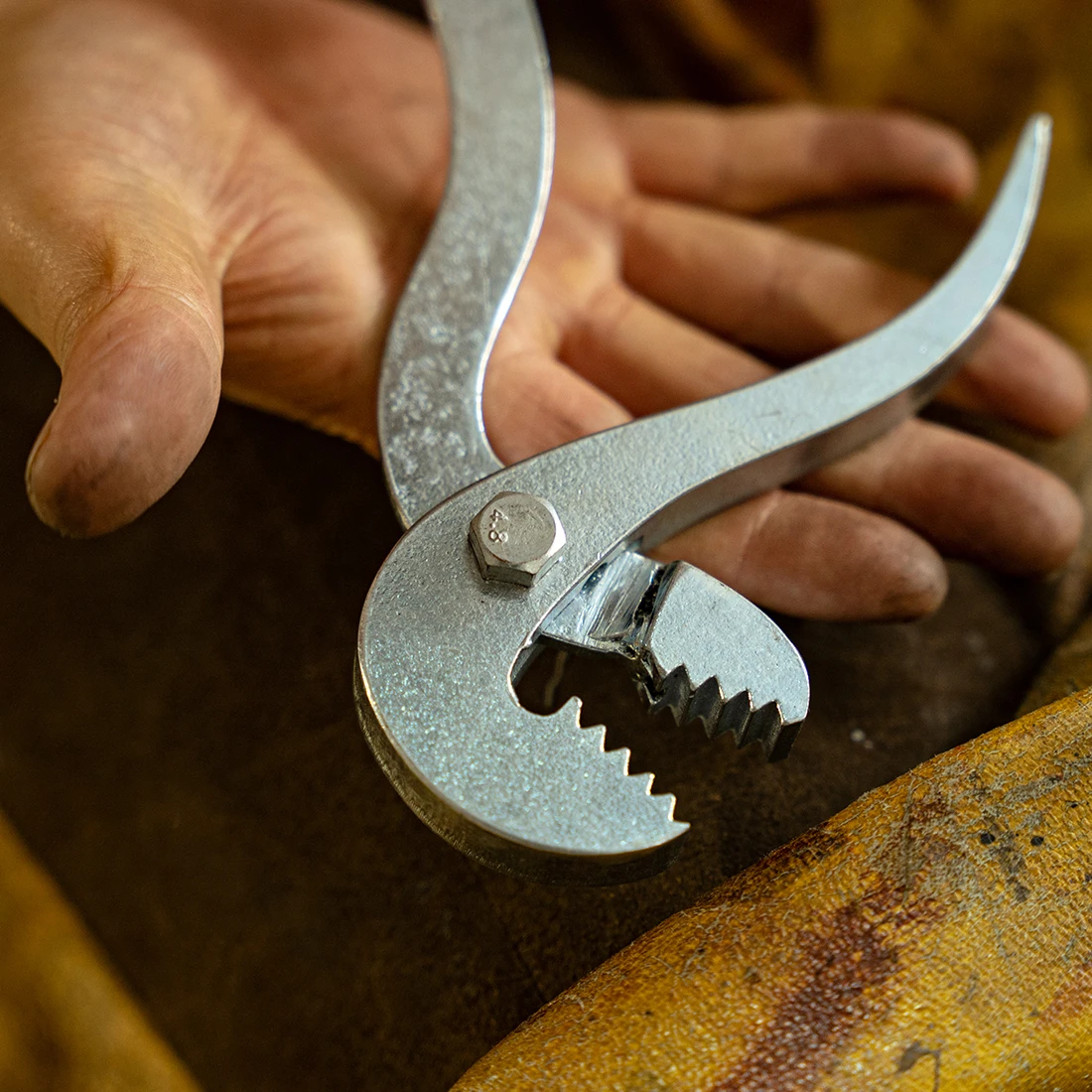 pince-de-traction-de-forme-speciale-pour-cordonnier-artisanal-en-cuir-outil-de-fabrication-de-chaussures