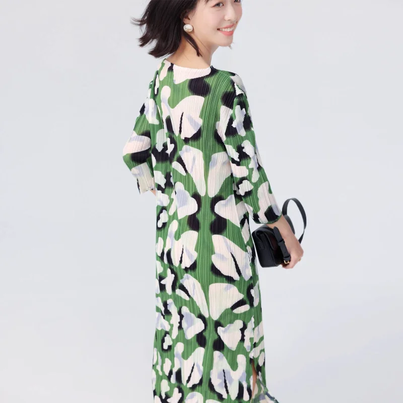 

Casual Dress Female 2023 Autumn/Summer New Wrinkled Slim Green Casual Style Irregular Printed Mid length Dress Female Tops