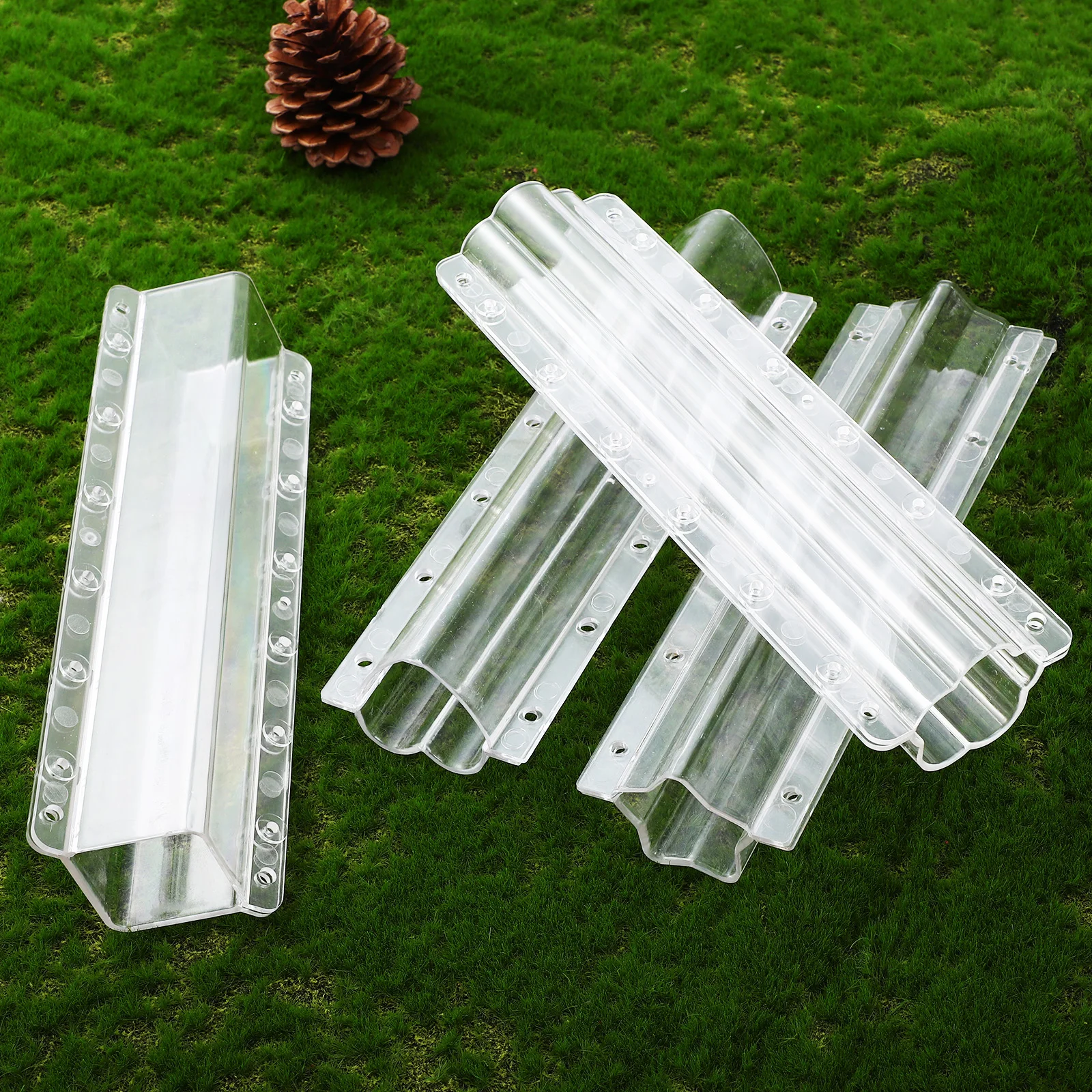 

4 pcs Cucumber Mold Plastic Square Star Heart Shaped Growing Tools for Vegetables Fruit Shaping Accessories Gardening