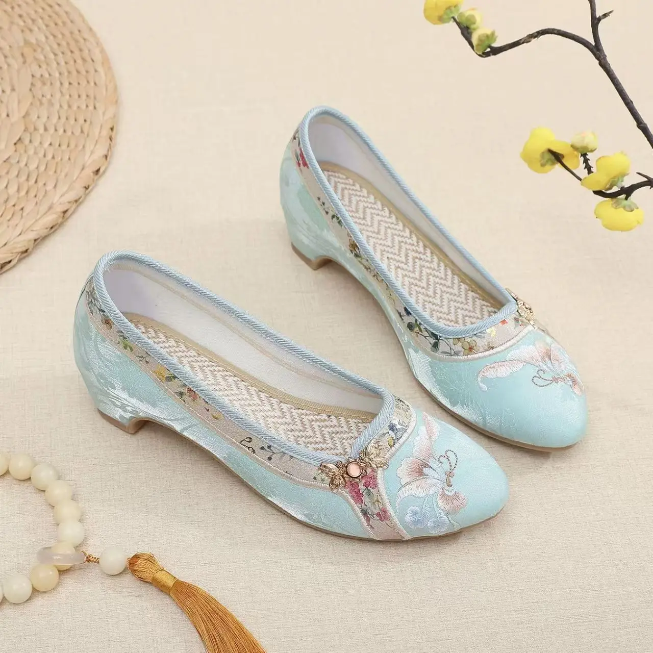 Woman Low Heel Embroidered Cheongsam Shoes Chinese Style Soft Sole Round Toe Shallow Slip On High Quality Silk Nude Shoes view 3