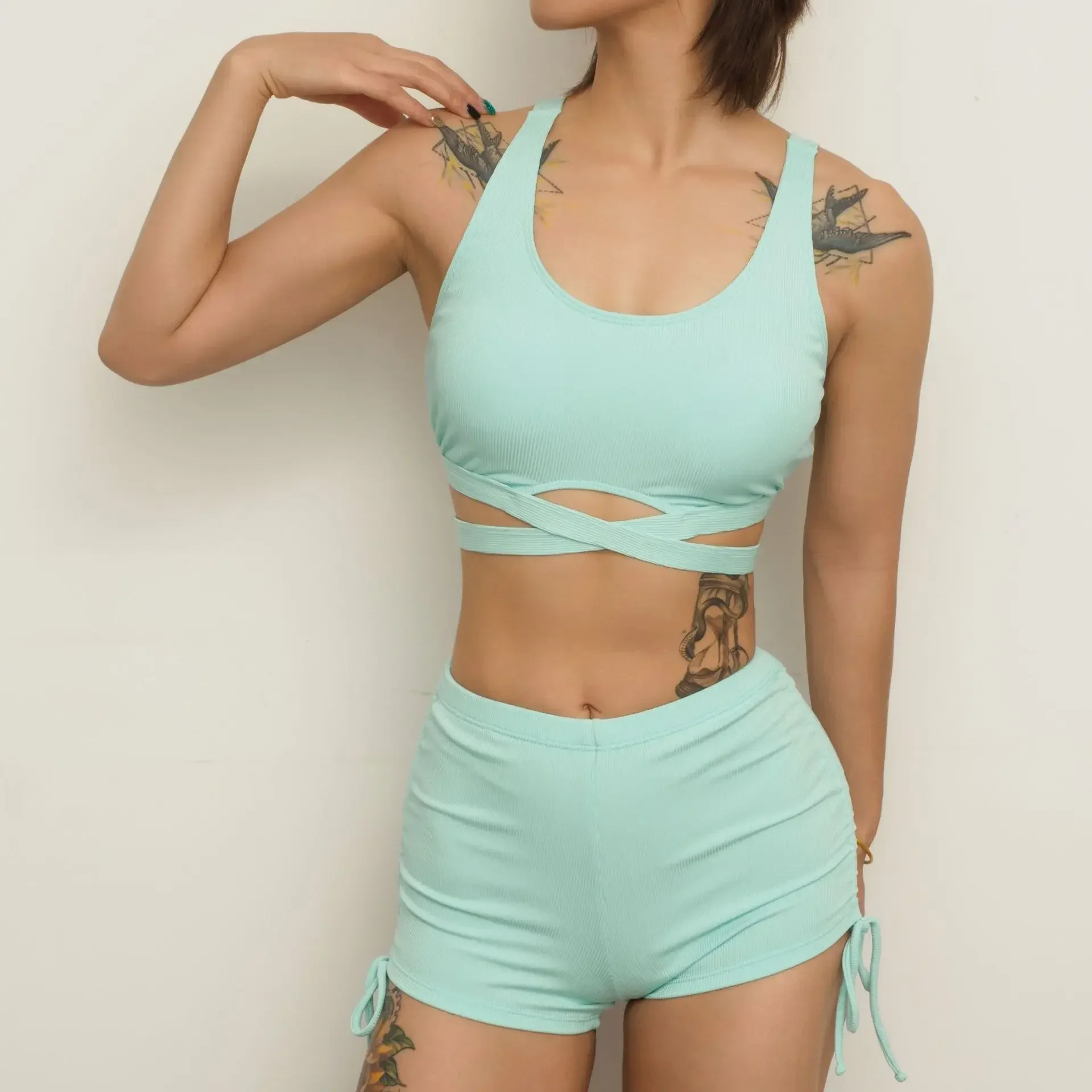 2025 Nuovo costume da bagno a 2 pezzi per donna a vita alta tinta unita croce scava fuori bikini set costume da bagno senza schienale per vacanze al mare