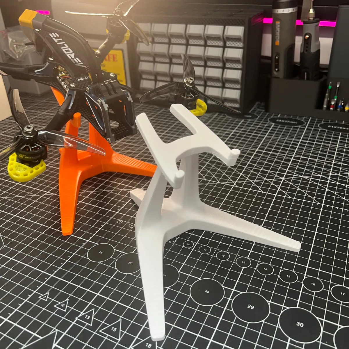 

Display Stand For FPV Model Stable Placement Anti Slip Design Simple Assembly Practical Decoration Organizer FPV Accessory Parts