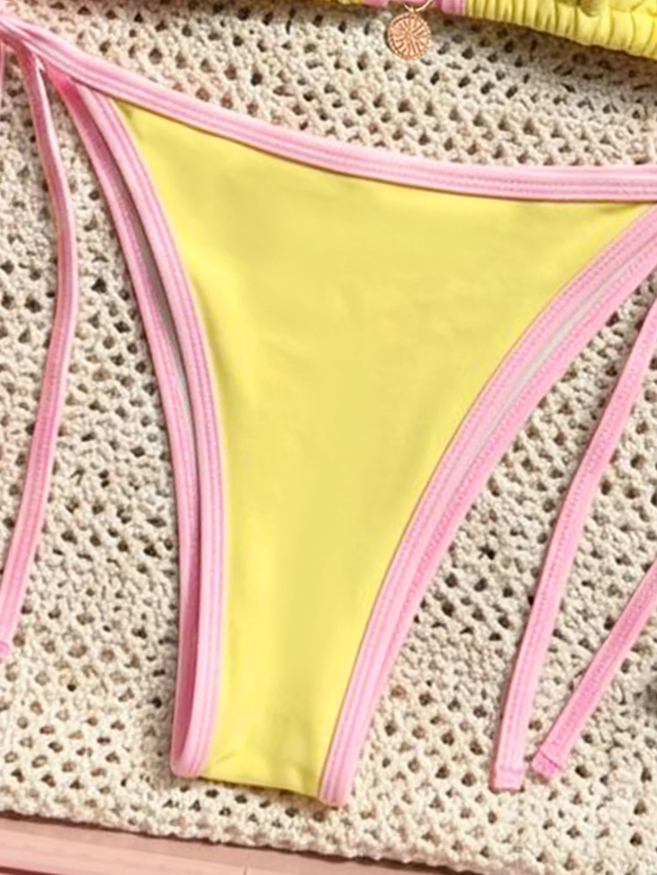 2026 Neuer Europäischer und Amerikanischer Stil Bikini Sexy Farbblock-Design Dreieckiger Zweiteiliger Damen-Badeanzug Set – Detail 36