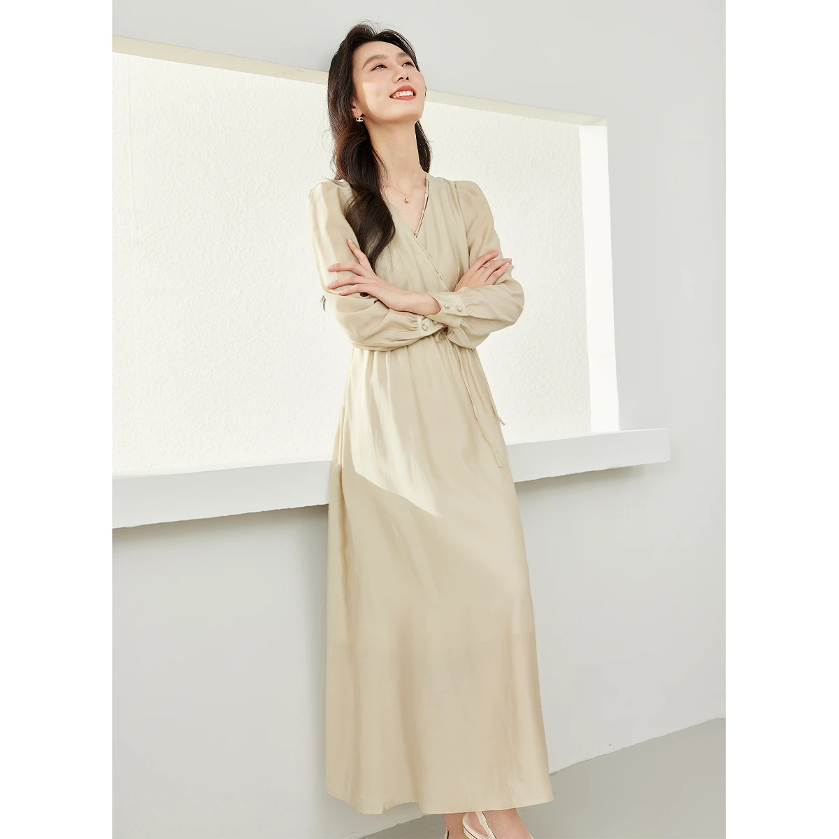 Vimly Damenkleid im französischen Stil, 2025, Herbst, V-Ausschnitt, Schnürdesign, schlankmachende Passform, Puffärmel, lässiges Pendler-Midikleid M5808