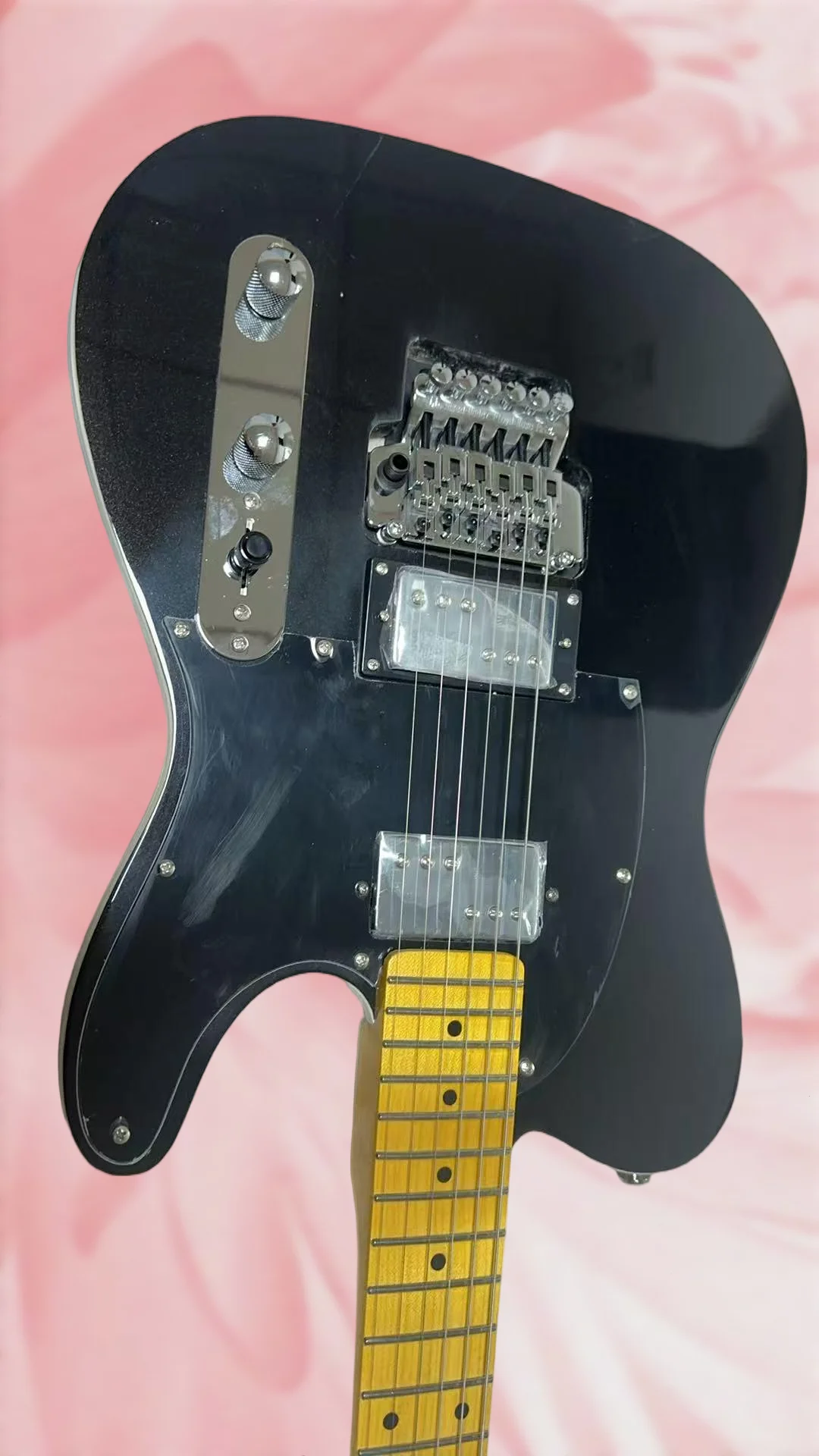 

Высококачественная гитара Ultra Luxe Floyd Rose HH Maple Mystic Black 2026