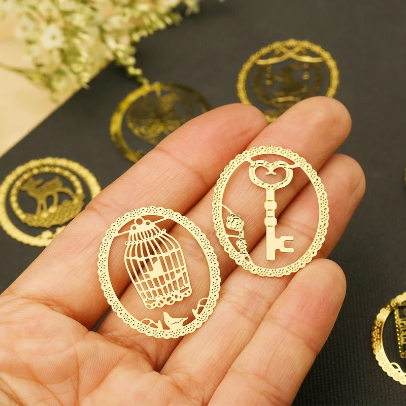 Shiny Gold Metal Bookmarks Exquisite Decorative Pattern Beautiful Decoration