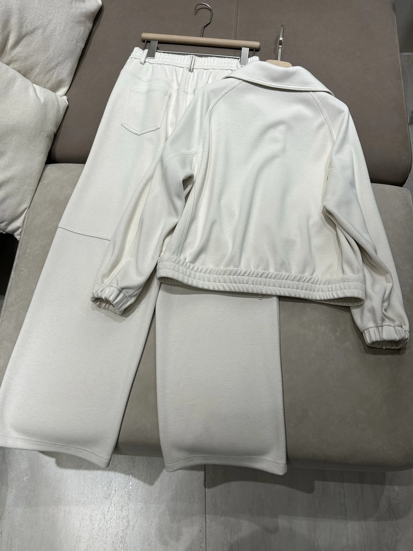 2026Women's Autumn Set: Cropped Zip-Up Jacket and Wide-Leg Cargo Pants