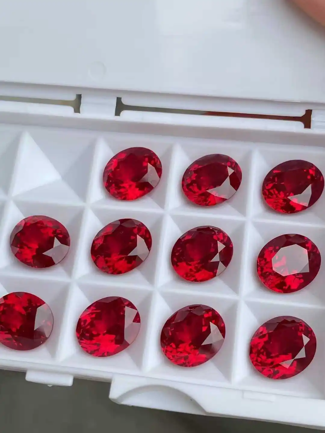 

Pigeon Blood Synthetic Ruby Gemstones Loose Oval Cut Mineral Stone for Various Sizes and Shapes Lab Grown Ruby