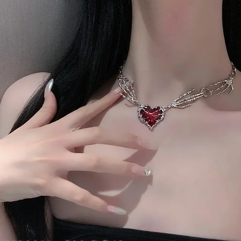 

Dark Fan Red Love Ghost Claw Necklace Sweet Cool Spice Girl Hip Halloween Personality Accessories Collarbone Chain New