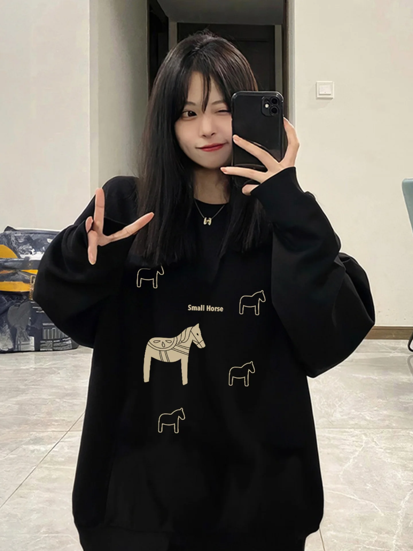 

Утепленный флисовый свитшот с круглым вырезом для женщин, модный, осенне-зимний, винно-красный, без капюшона, с традиционным китайским зодиакальным узором.