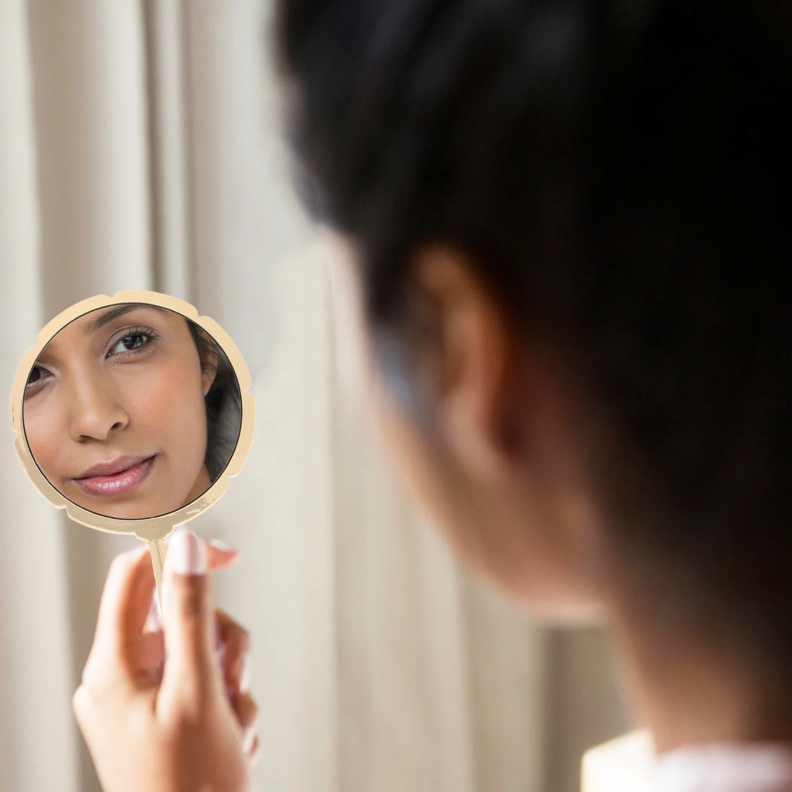 우아한 빈티지 손거울 금색 마감 정교한 태슬 패턴 휴대용 소형 거울 메이크업 수정 및 패셔너블 용