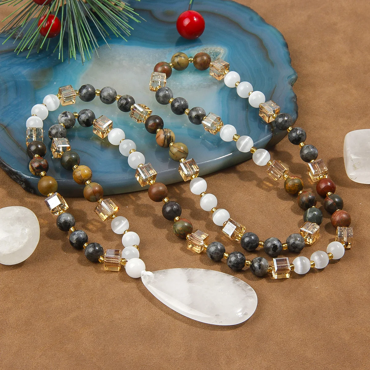 Women's Bohemian Sweater Chain, Natural Stone Pendant Necklace, A Good Choice for Attending Banquets or Daily Wear