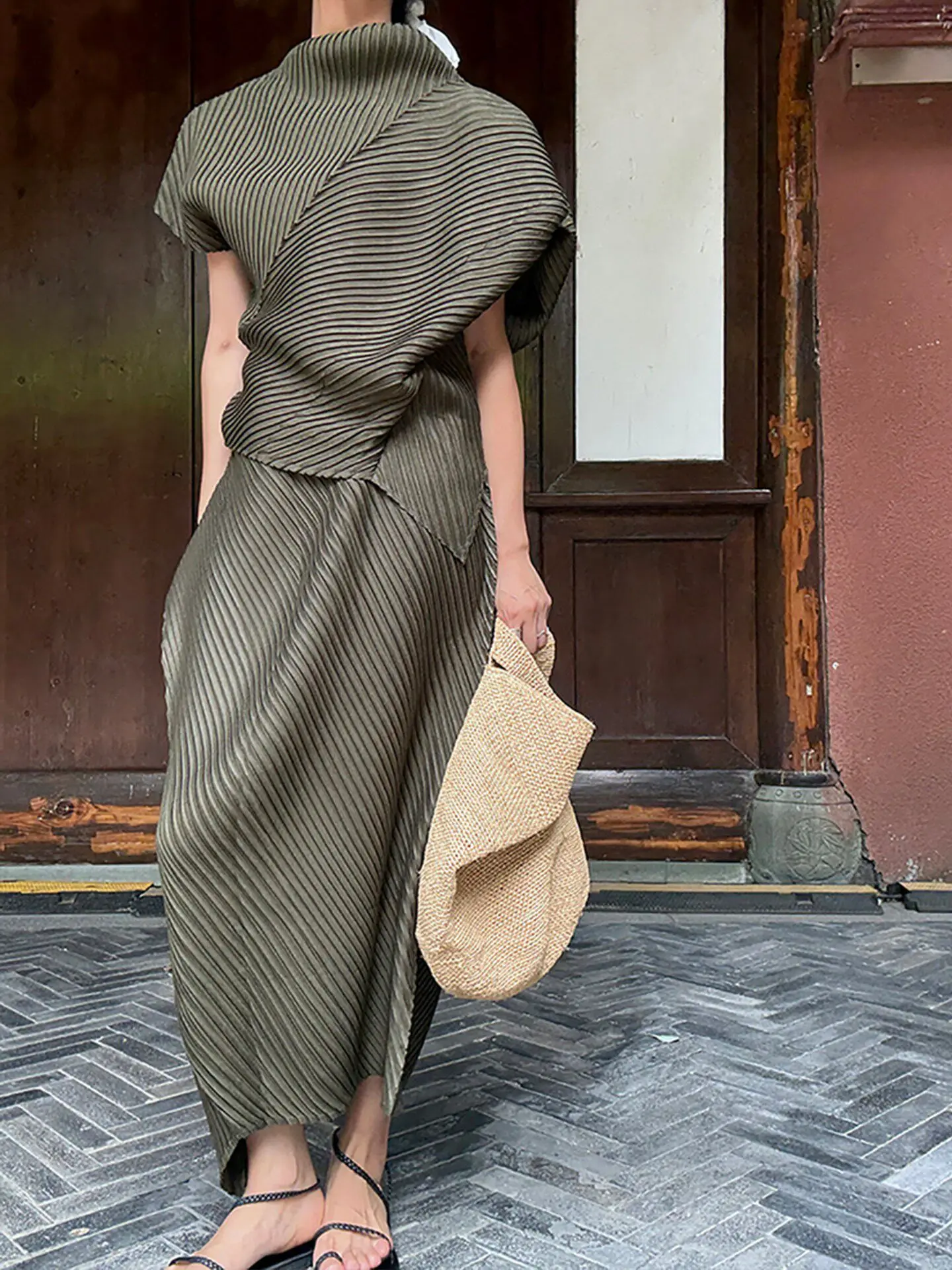 Fashionable Striped Two-Piece Set Women's Summer Simple Asymmetrical Pleated Trendy New Top Half Skirt Ensemble
