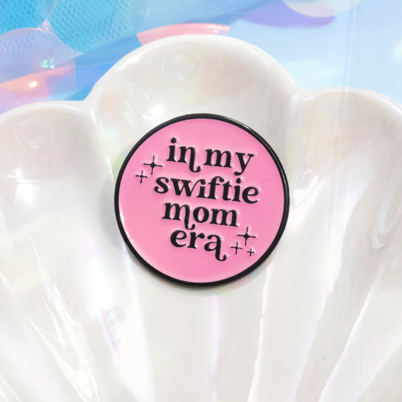 My Swiftie Mom Era Pines Lapel Badges  Pinsk Love Heart Jewelry Gift for Friends Female Power Enamel  Brooch Custom In