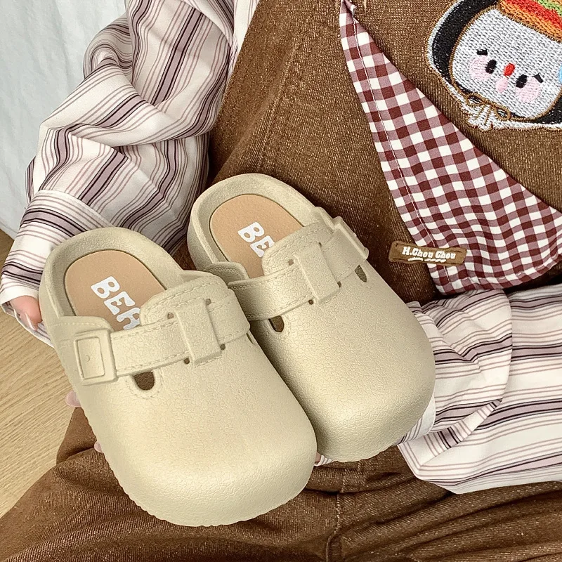 شباشب أطفال 2025 بناتي أولاد بنعال ناعمة حقائب أطفال أحذية مثقوبة صنادل منزلية وأطفال