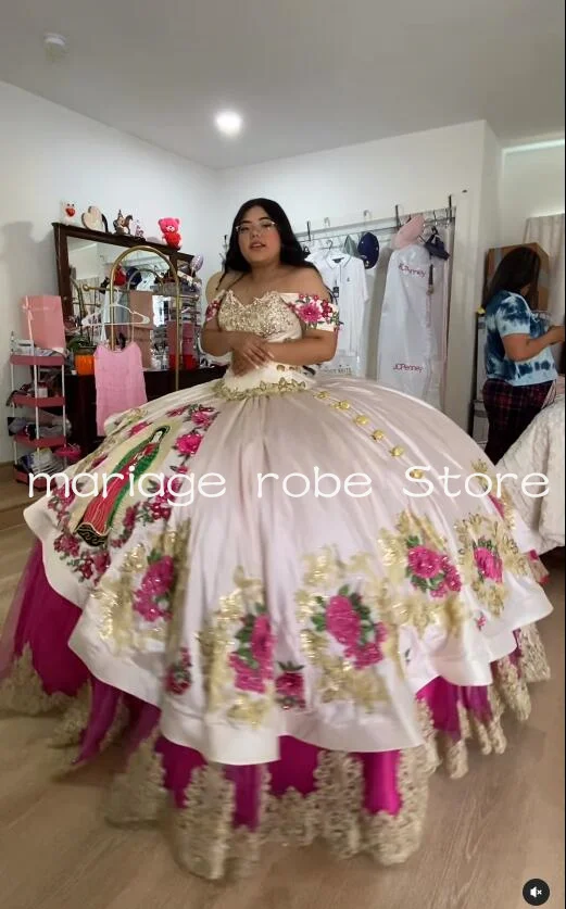 Biało-różowa księżniczka Quinceanera Sukienki Off Shoulder Kwiatowa aplikacja Gorset vestidos de 15 años vestido de catrina Mexicana