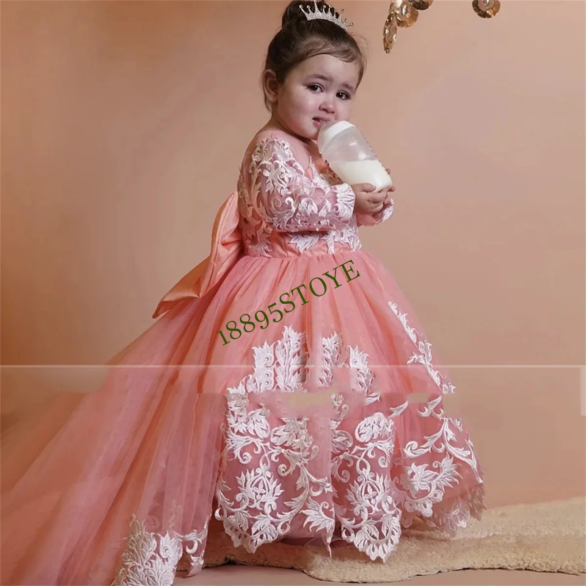 

2023 First Communion Fluffy Wedding Flower Girl Dresses Applique Party Dresses Girl Ball Gown Age 2-16 years Sheer Neck Lace Up