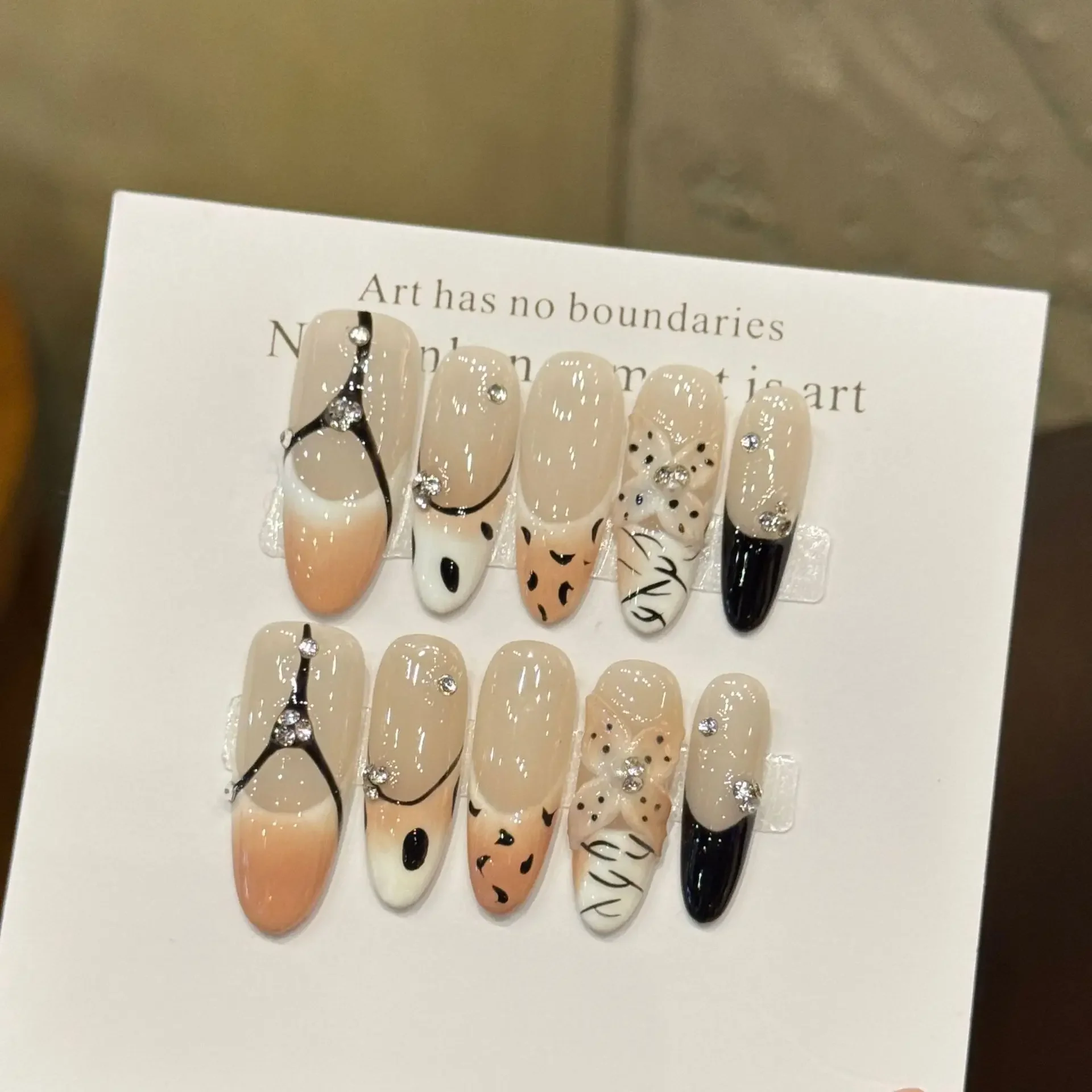 10 pièces presse sur les ongles avec maillard Floral peint à la main sculpture 3D et conception d'impression léopard avec outils 4 pièces onglets adhésifs pour ongles