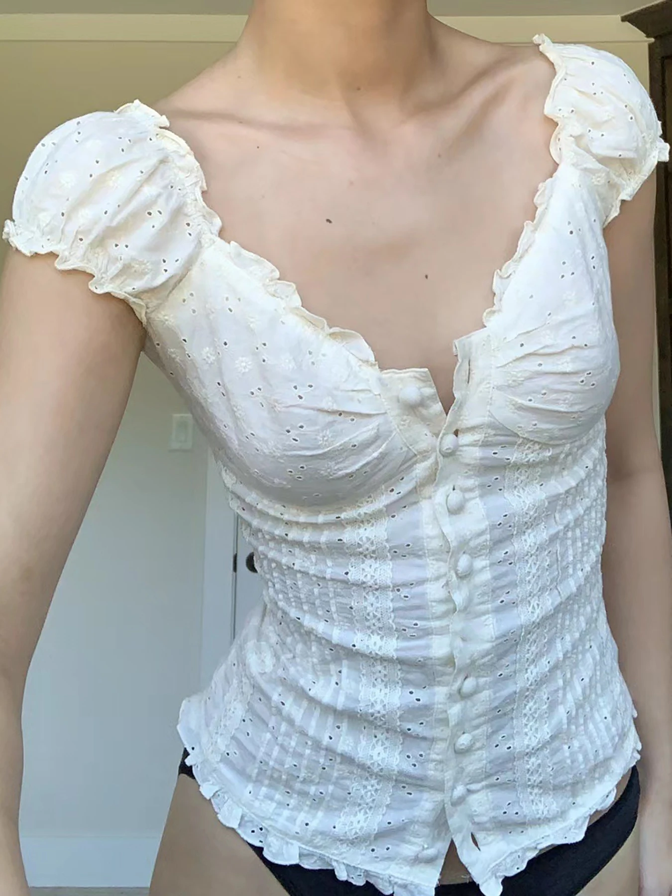 French-style lace-edged slim-fit short-sleeved T-shirt 2025 new V-neck button-up shaping bodysuit for women