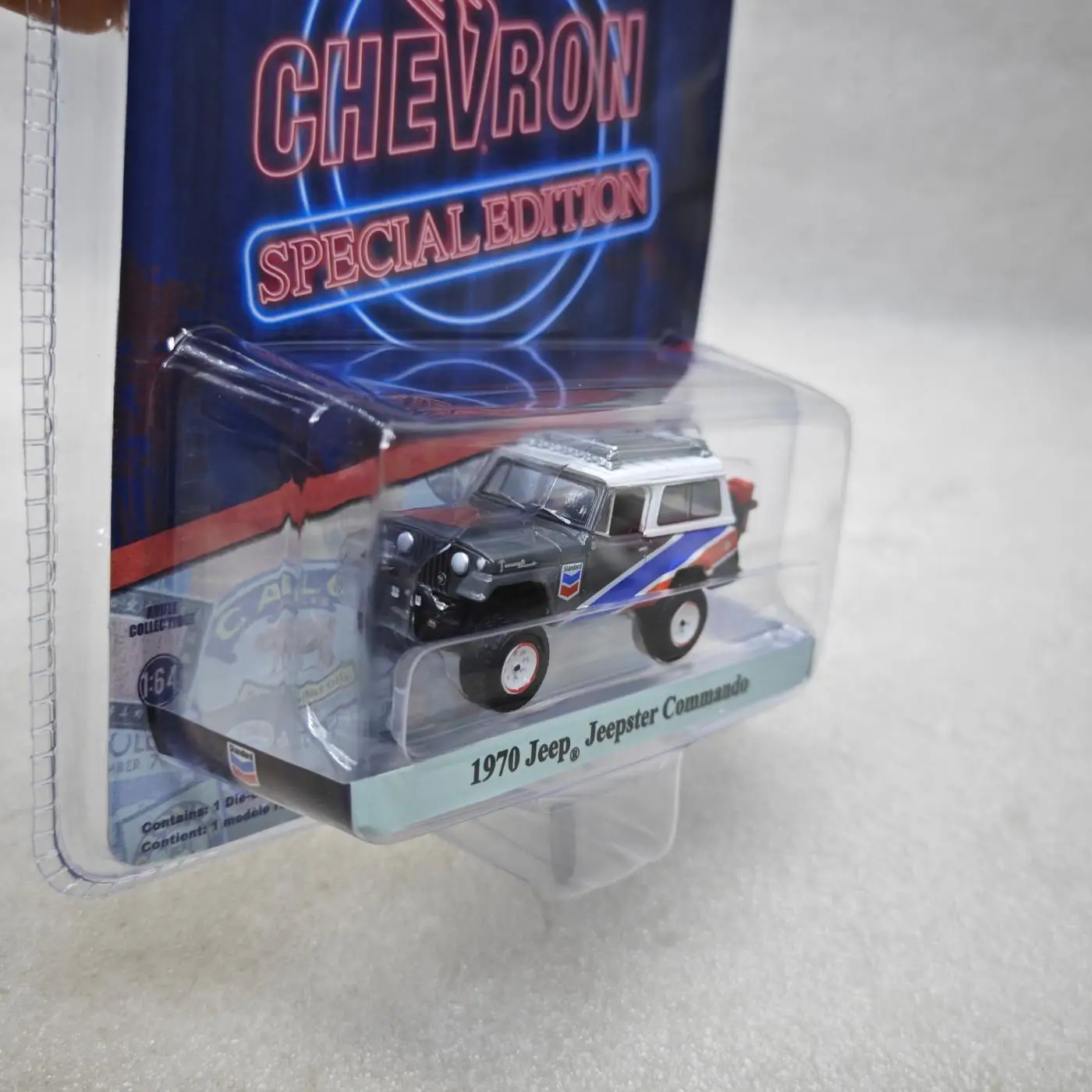 

Green light 1:64-1970 Jeep ster Commando with Off-Road Parts Toy Car Model Simulation Sound Light Collection