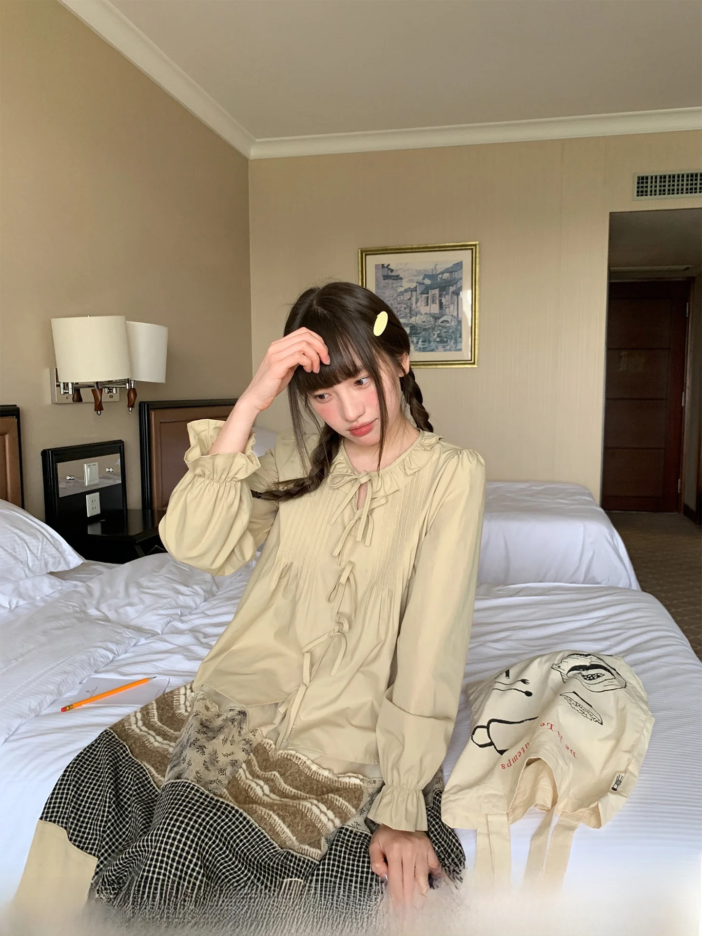 

Женский повседневный топ с длинным рукавом и круглым вырезом, простой элегантный дизайн, с эффектом «деревянного уха», для осени