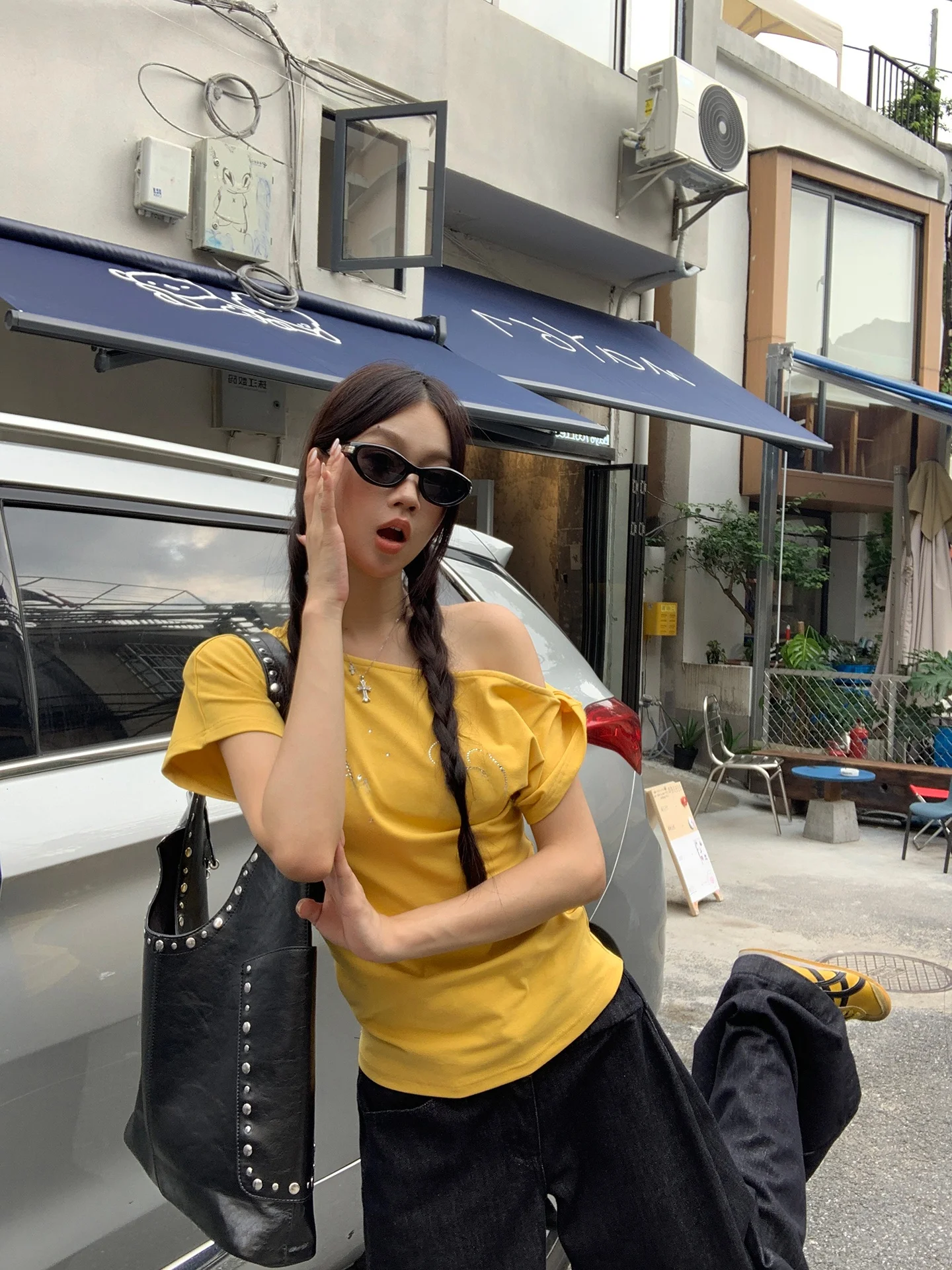 تي شيرت نسائي أنيق بأكمام قصيرة وكتف مكشوف، تصميم فريد وجميل، قطن مريح وعصري لفصل الصيف #5