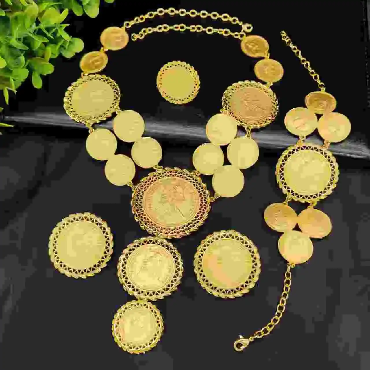 Minimalist Classic Gold Round Set For Women 24K Gold AU999 timeless circular design free of redundant embellishments