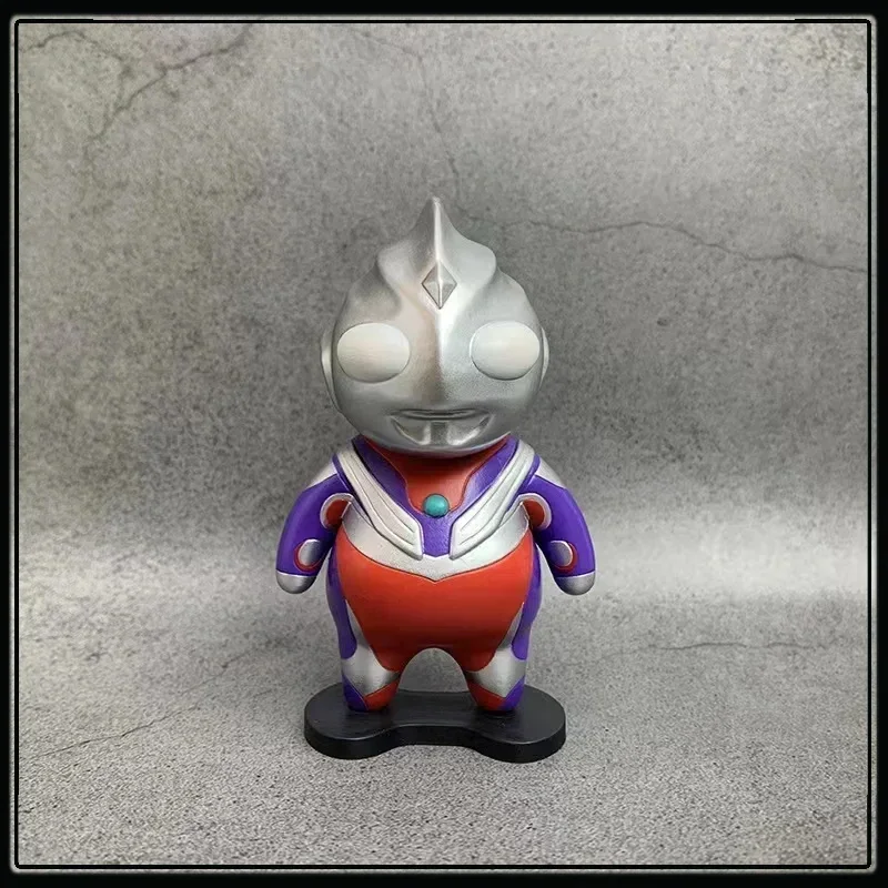 W magazynie Kawaii Diga Ultraman Man Figurka akcji Model samochodu Zabawka kolekcjonerska dla dzieci Mini kolekcja