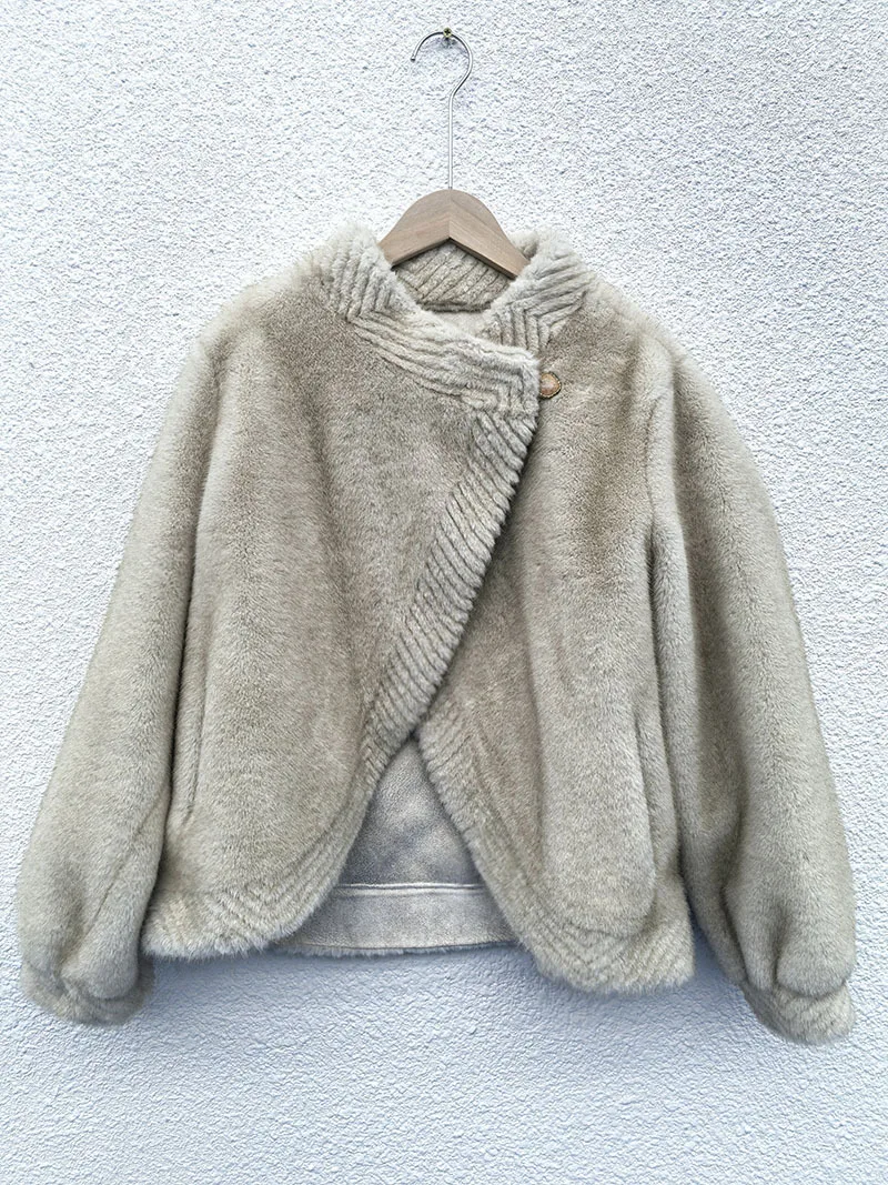 Jesień Zima Nowa Moda Damska Jednolity Kolor Elegancki Casualowy Modny Luźny Prosty Podstawowy Szal ze Sztucznego Futra Odzież Damska Płaszcze Bluzki