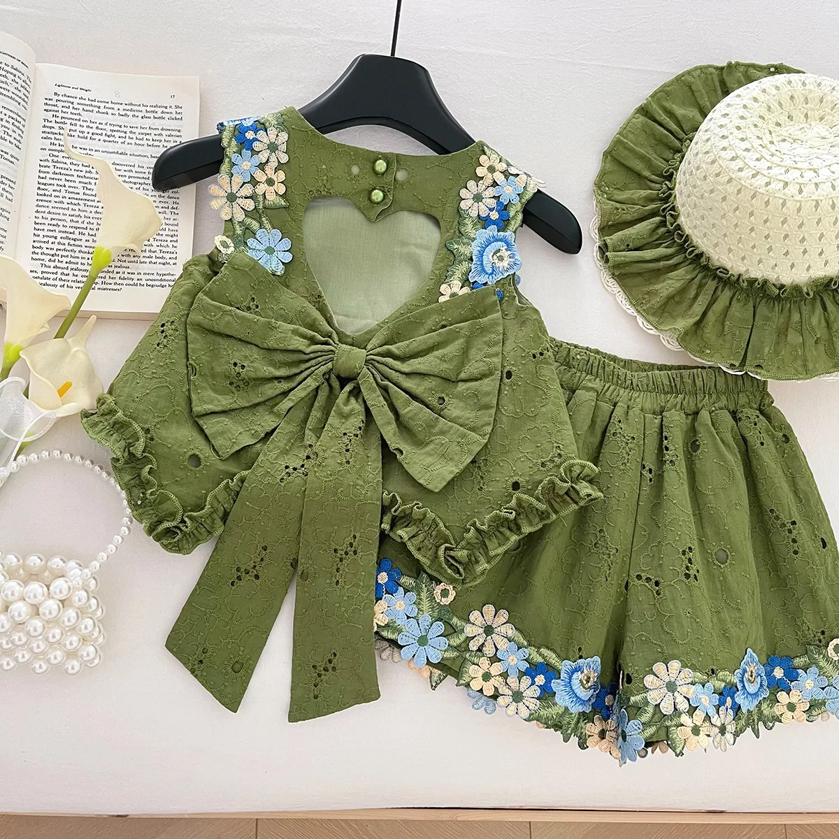 Costume d'été pour bébés filles, nouveau Style, fleur, grand nœud, haut sans manches, mode et beaux enfants, ensemble deux pièces vert, 2025