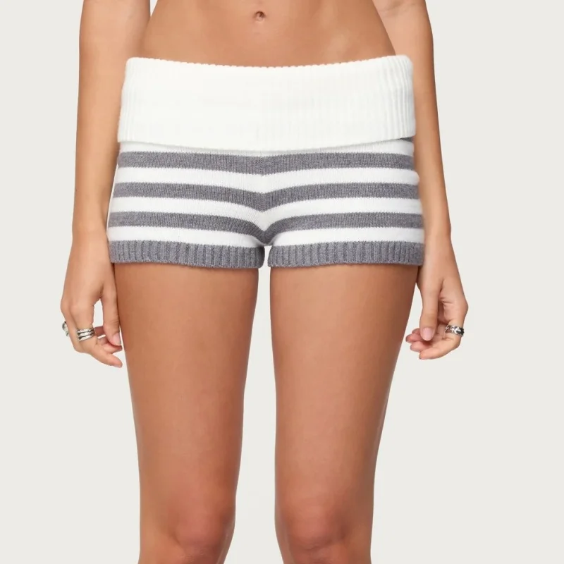 شورت نسائي Y2k مخطط متماسك صغير قابل للطي فوق الخصر المطاطي بقصة ضيقة شورت صالة صغير من الأسفل