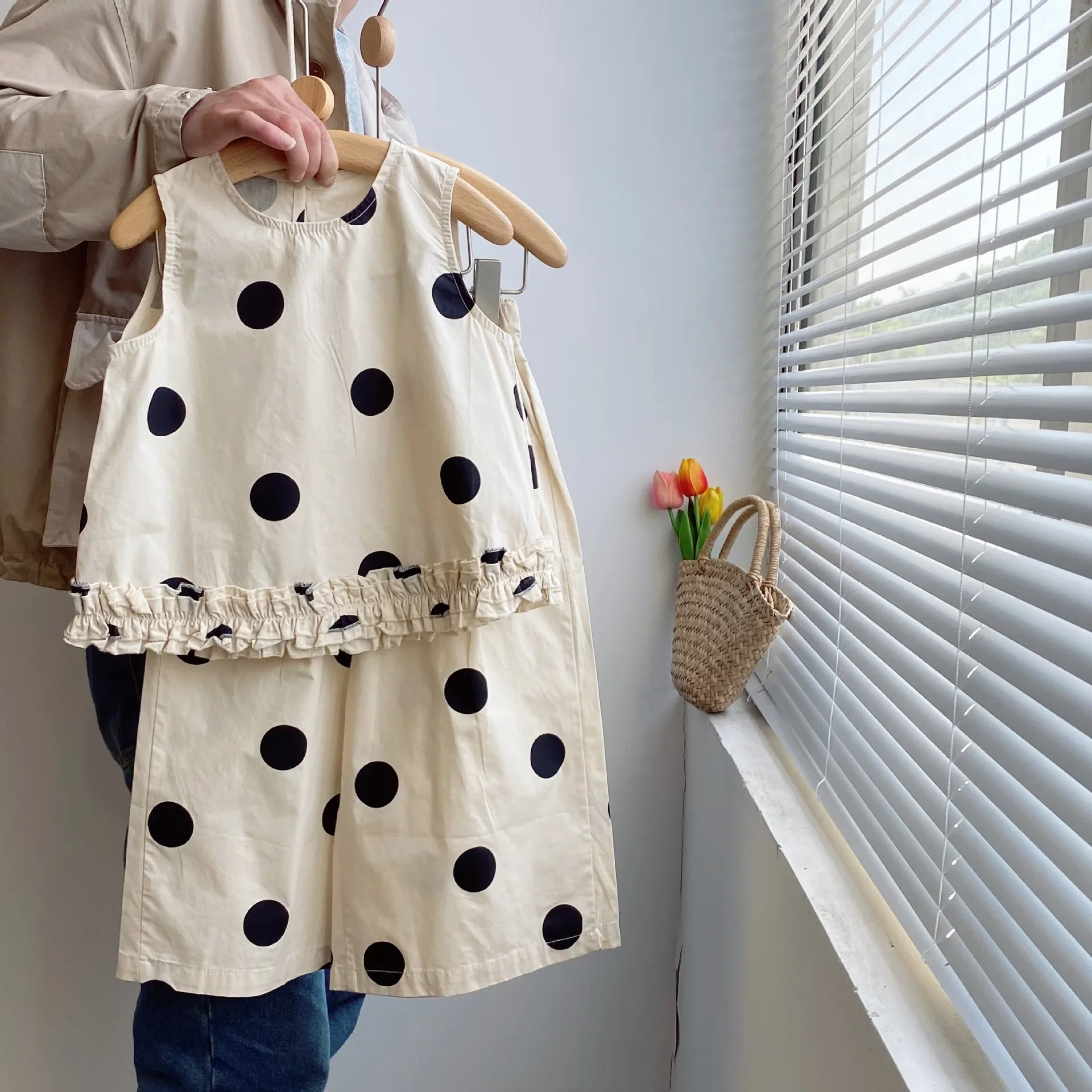 

Girls Set Summer 2025 New Korean Childrens Clothing for Girls Babies Children Polka Dot Vest Shorts Two-piece Set
