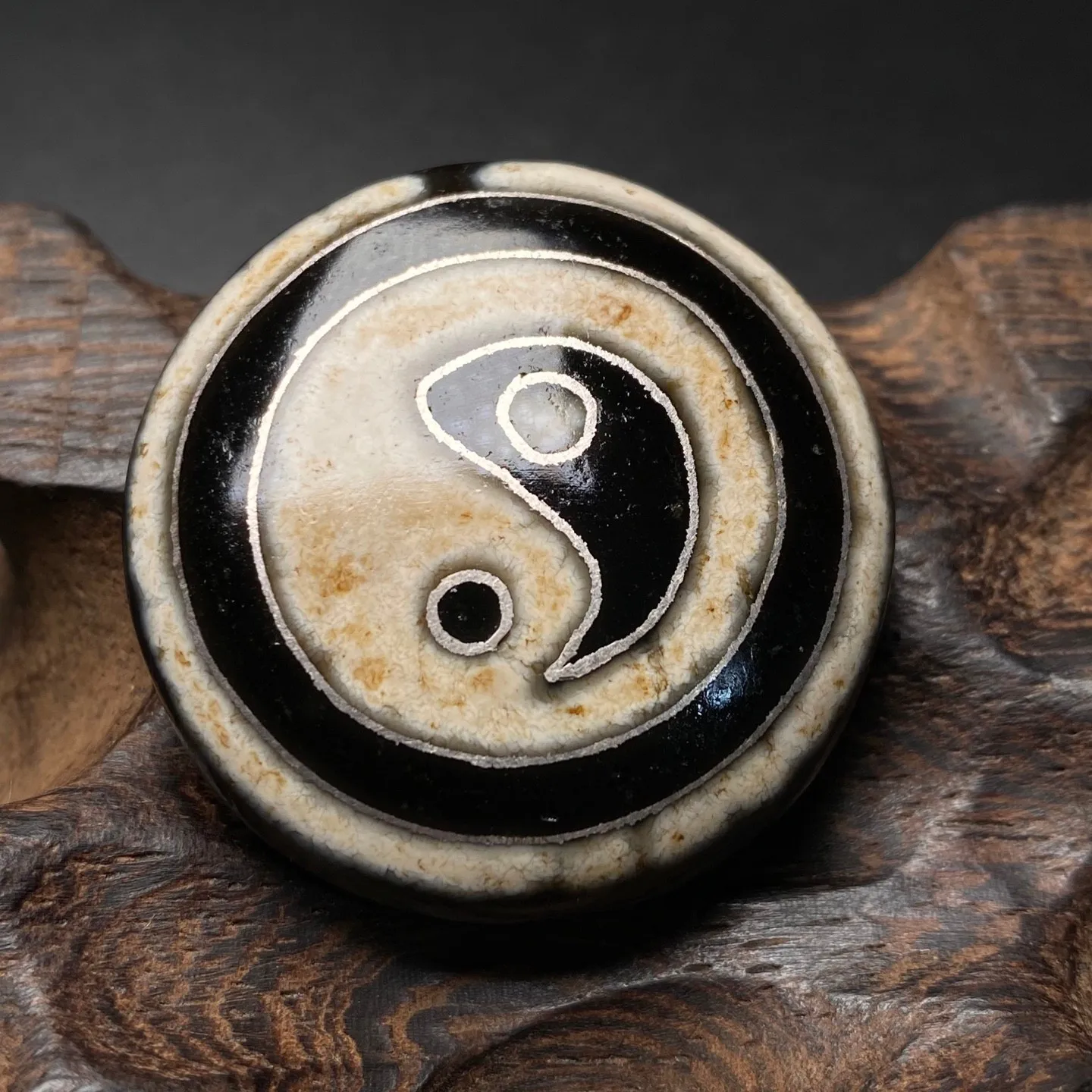 Tibetan Buddhism Agate Inlaid Silver Wire BaGua Totem Dzi Bead Pendant G3753