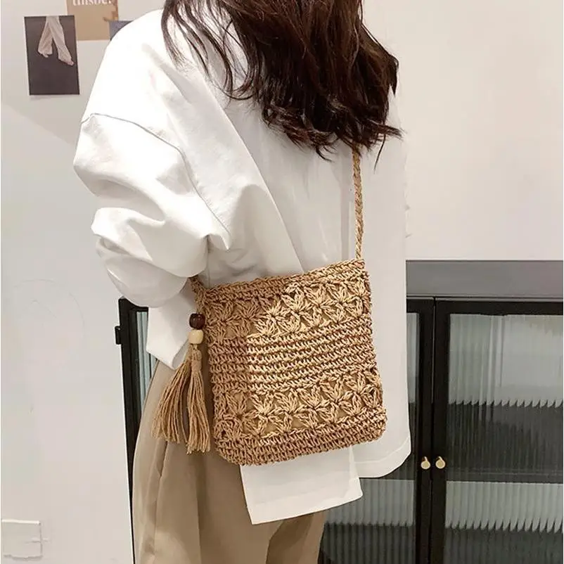 Modische Damen-Schultertasche aus gewebtem Stroh mit einem lässigen, einfachen und vielseitigen Design, der perfekte Touch für den sommerlichen Strand-Look. Leichtes und offenes Design, perfekt für Strandtouren und Outdoor-Wanderungen, eine ideale Wahl für Urlaubsgeschenke. – Detail 3