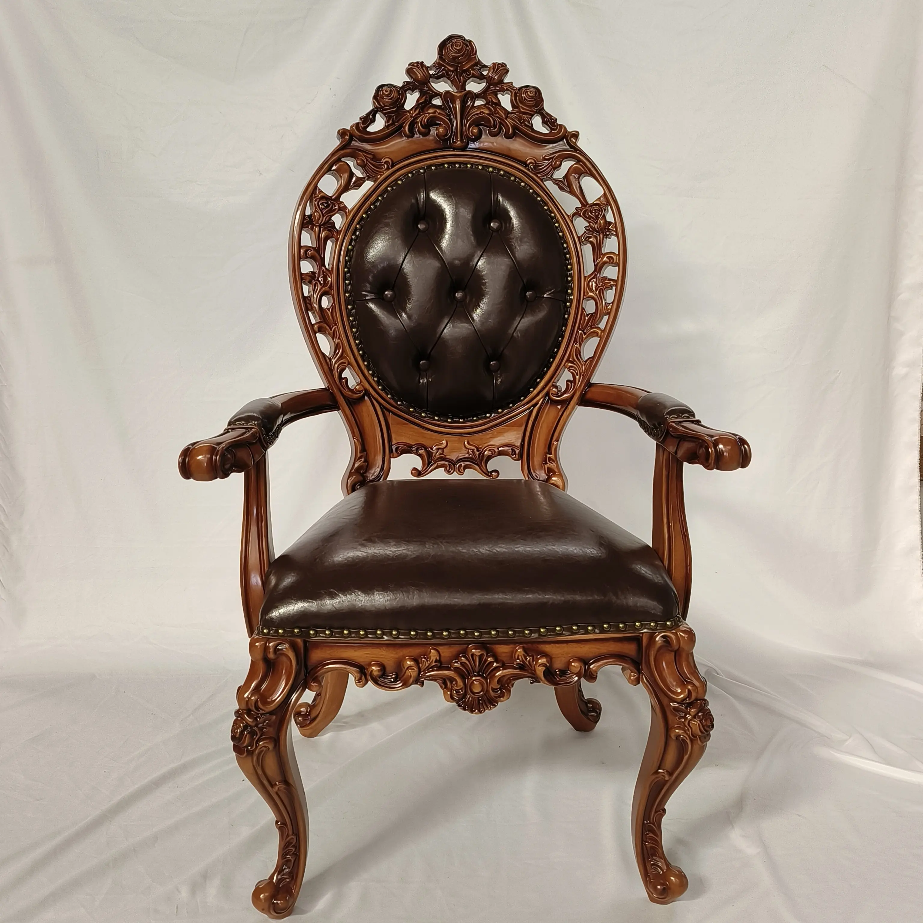 

Европейский кожаный ретро-стул для столовой, из массива дерева, с резьбой, в неоклассическом американском стиле, для дома, с подлокотниками и спинкой