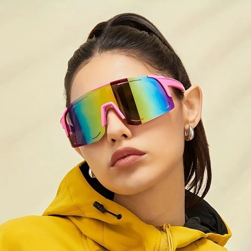 

2Pcs Unisex Wrap-around Glasses, ideal for photos, shopping, skiing, street style and holiday gifts.