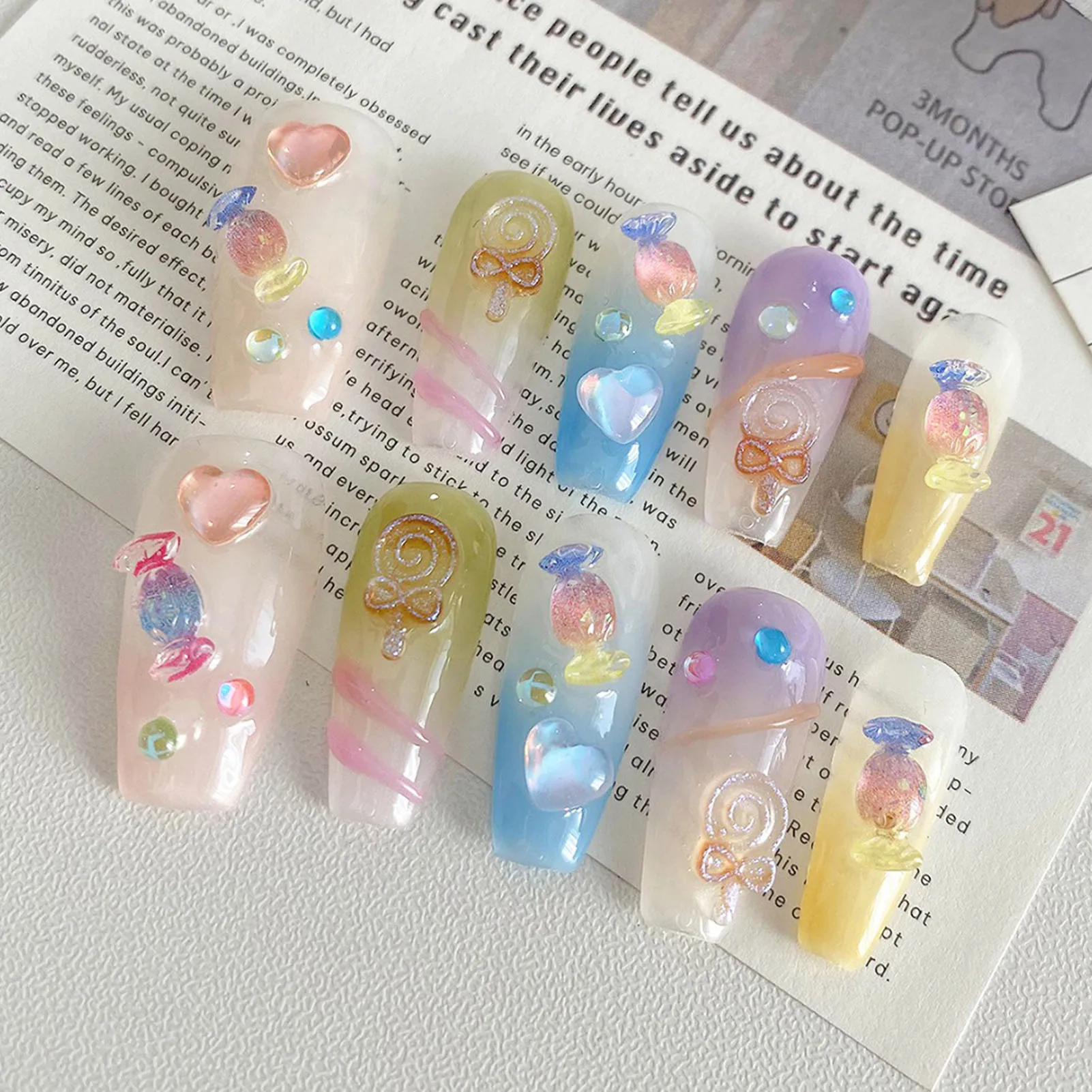 اضغط يدويًا على الأظافر، أظافر صناعية كريستالية حلوة ملونة قابلة للارتداء وقابلة للفصل على الطراز الكوري اللطيف اضغط على الأظافر