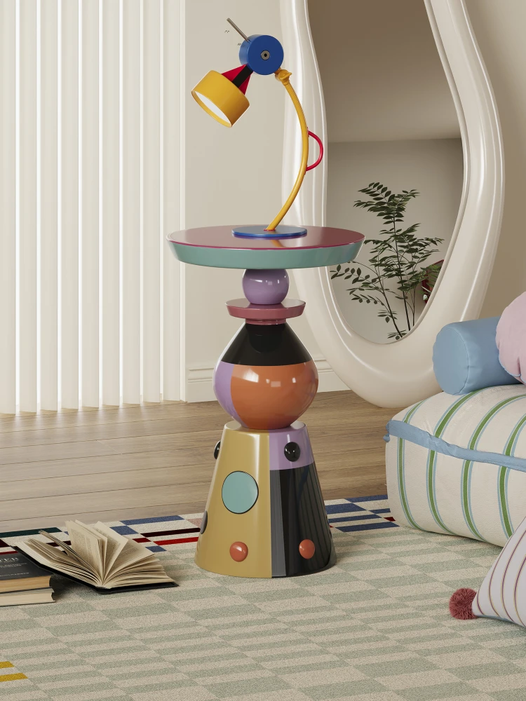 الدوبامين الحديث الطفولي الجانب غير المنتظم عدد قليل من ركن أريكة المنزل في غرفة المعيشة عدد قليل من خزانة الألوان المتحركة