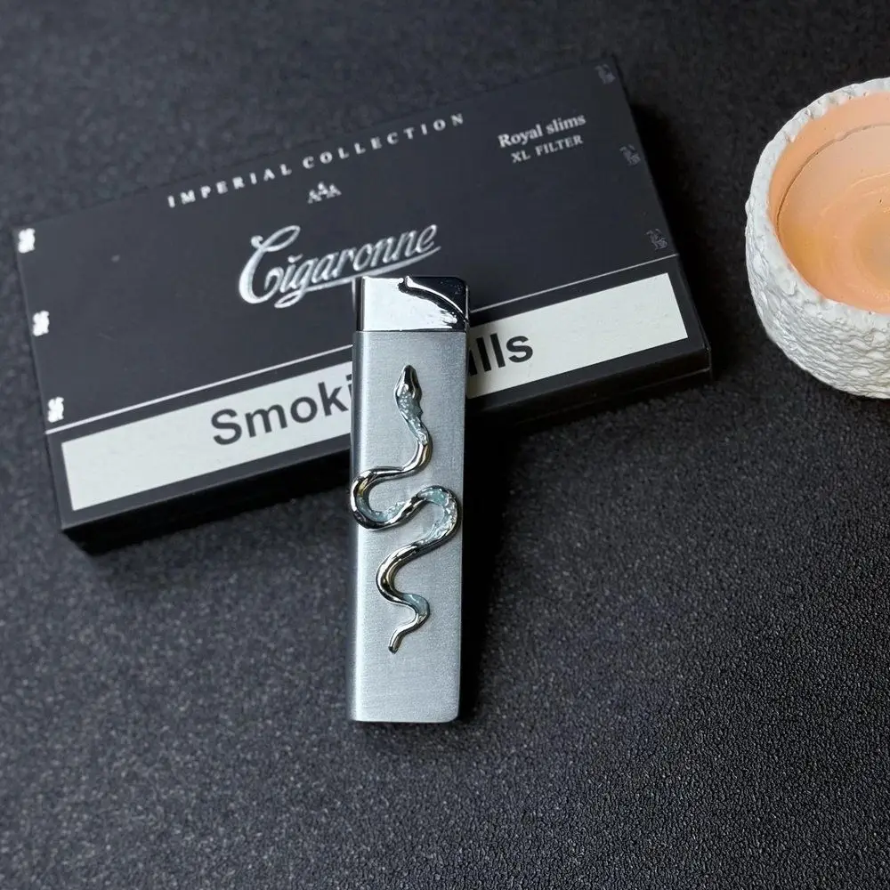 تصميم عصري ولاعة معدنية قابلة للنفخ مقاومة للرياح رذاذ مباشر لهب فايبر/ولاعة خارجية من البيوتان الوردي الأسود هدية للتدخين