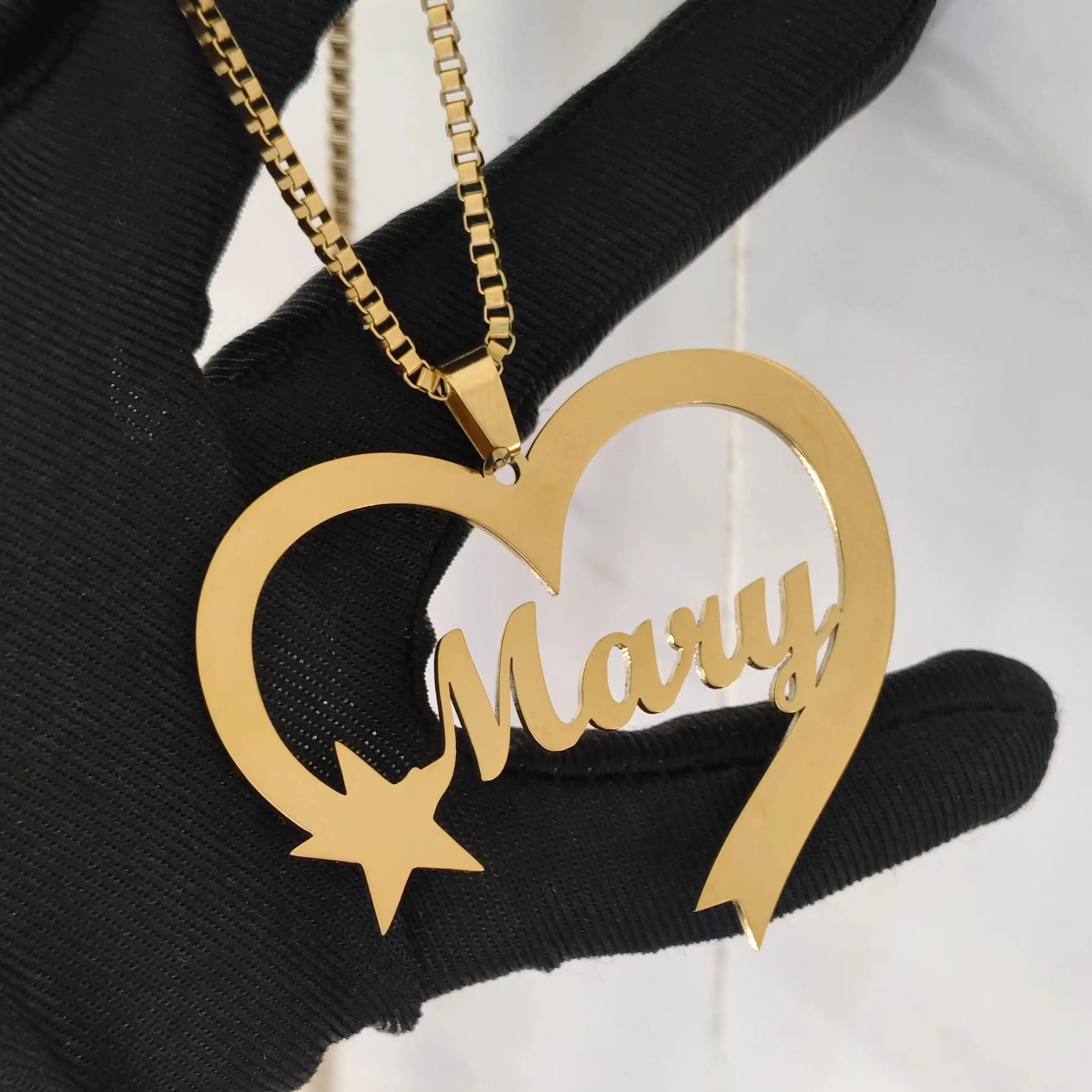 DCEE New Wholesale Customized Name Heart shaped Necklace Personalized Letter Heart shaped Star Necklace Valentine's Day Gift