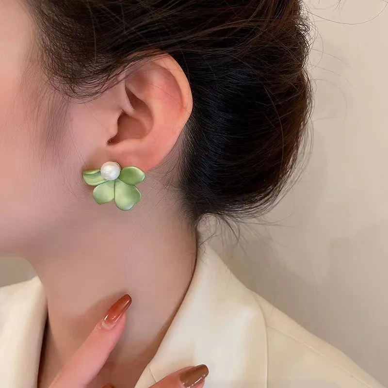 Trendy  Gardenia Pearl Stud Earrings for Women New Design White Green Leaf Flowers Sweet Earrings Fashion Jewelry Wholesale