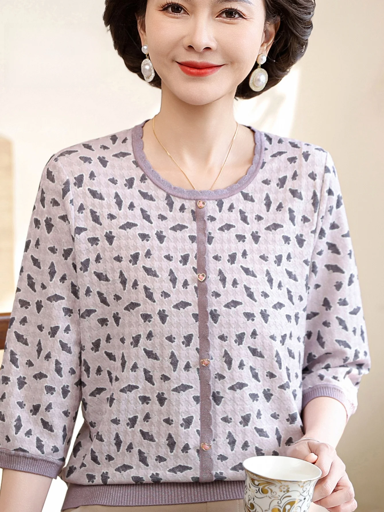 

Повседневная свободная футболка из ледяного шелка с цветочным принтом, рукав 3/4, для женщин среднего и старшего возраста, антистатическая, легко чистится