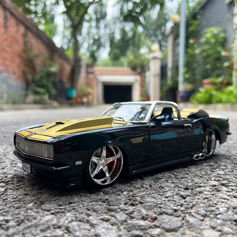 Modelo original 1:18, GM Chevrolet 1968 Camaro, modelo de carro em liga para exibição, presente e coleções