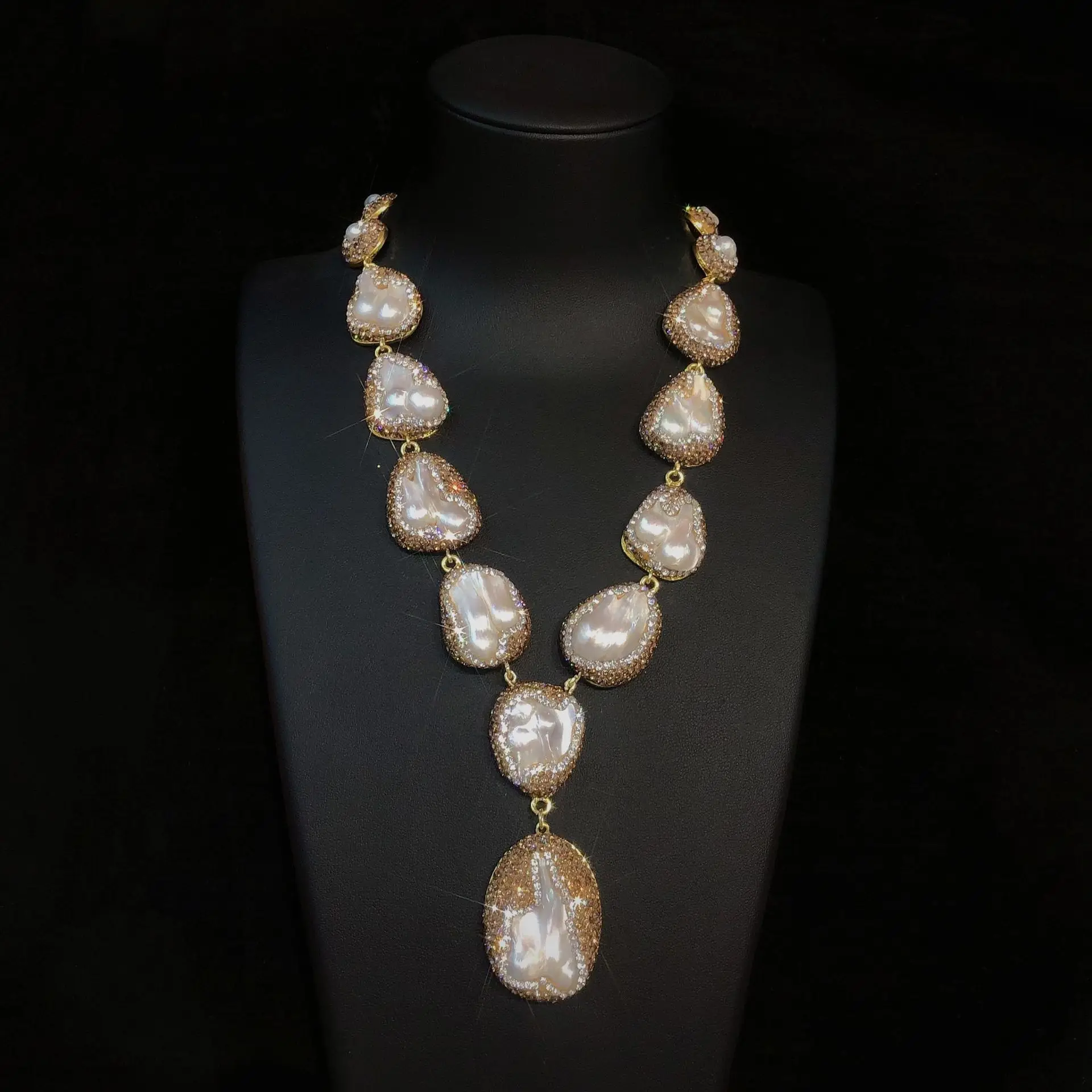 Natural Baroque pearl set fashionable light luxury European and American cross-border special four-piece set full string pearl n