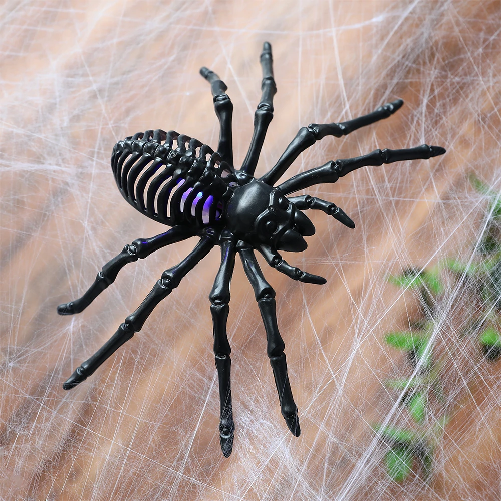1pcs Realistic Plastic Spider with Lights Fake Spider Prank Prop Joke Spiders for Halloween Party Decorations Gift Party Favors