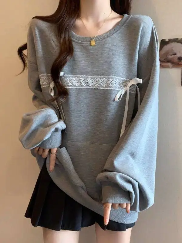 

Женская толстовка большого размера с кружевными вставками и длинными рукавами, свободного кроя, с дизайнерскими вставками в серых тонах, стройнящая, весенне-осенняя, удобная, в уличном стиле