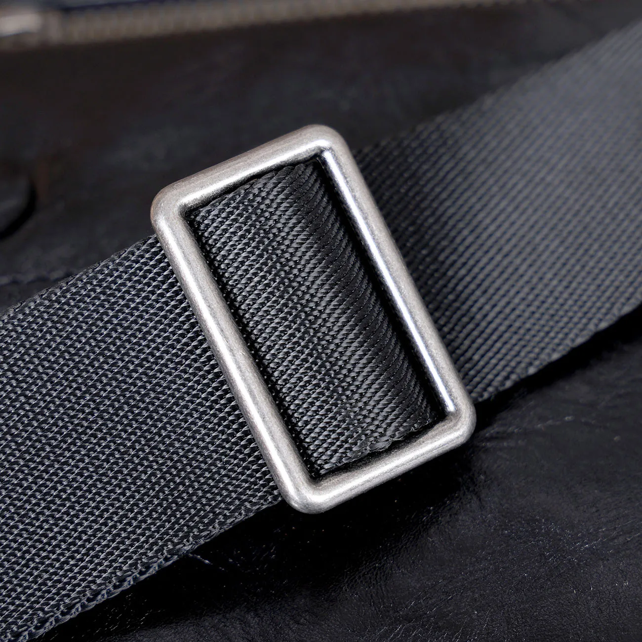 S.WORKER Echtleder Herren Umhängetasche Messenger Bag Crossbody-Taschen für Männer Rindsleder Oberleder Modischer Casual-Stil – Detail 16