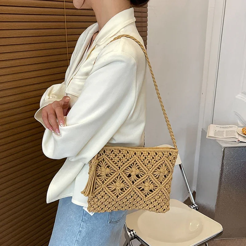 Women Summer Straw Messenger Bag Hollow Out Woven Fashion Shoulder Bag Beach Tassel Designer Crossbody Travel Bag Bolsa Feminina