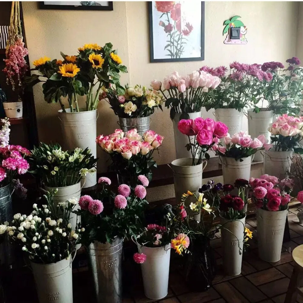 

Dried Flower Home Decor Iron Bucket Vase Rustic Artificial Floral Arrangement for Living Room Bedroom Wall Hanging Decoration