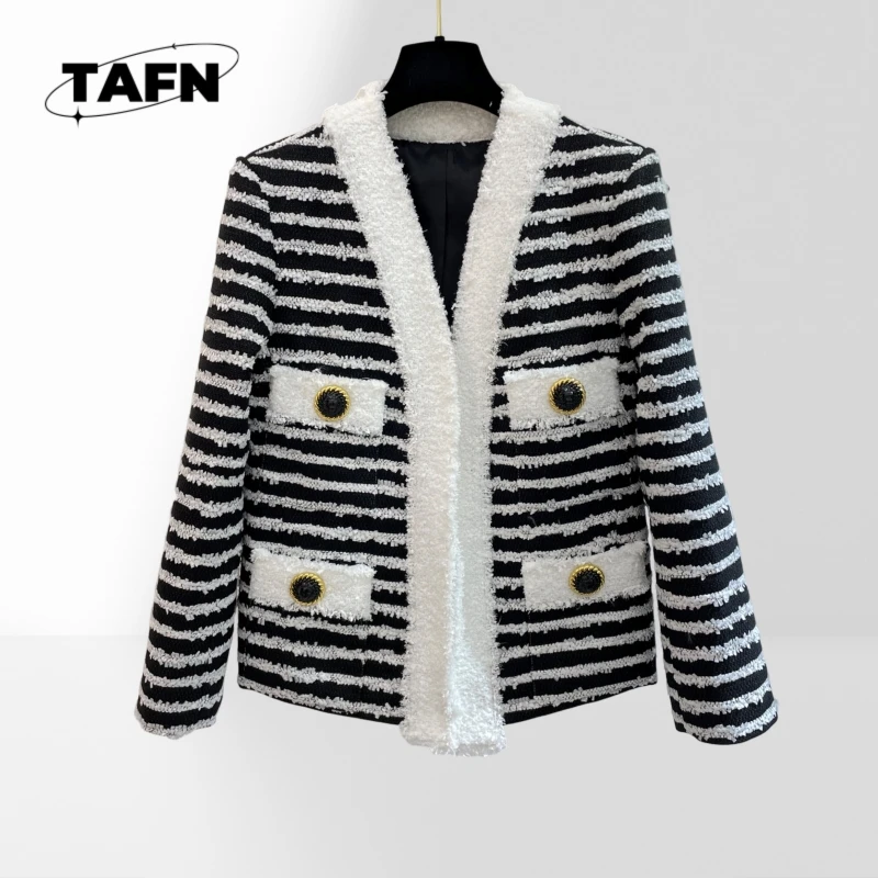 

25 Popular European and American Style High-End Cashmere Warm Banquet Women's Sweater Black and White Coat High-A25318